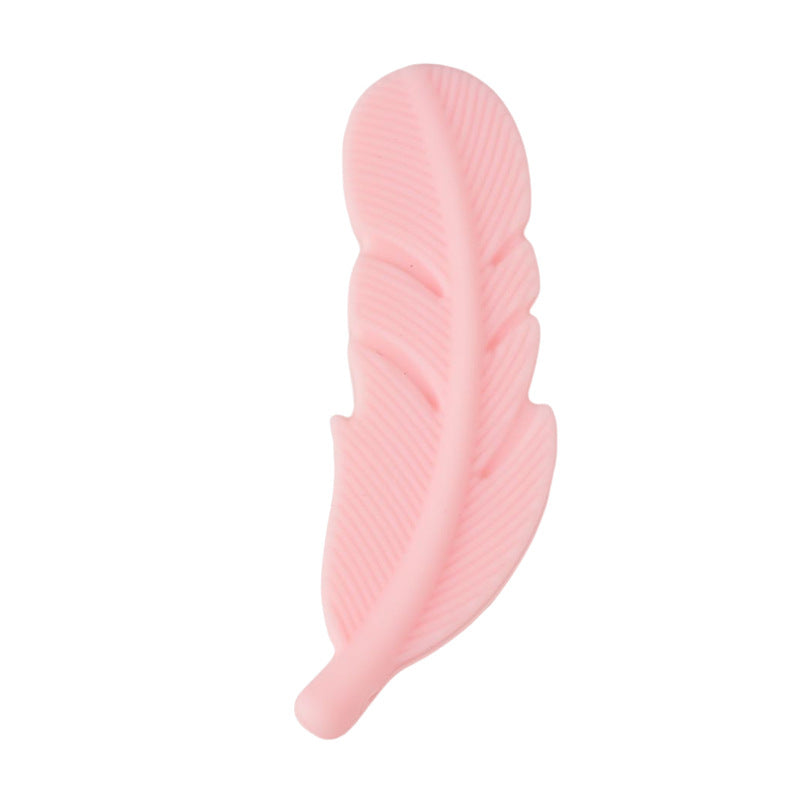 Venta al por mayor 10 piezas de cuentas de silicona de plumas 58 × 15 MM